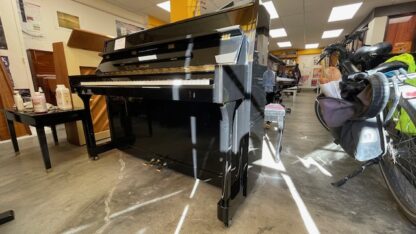 Piano droit Ritmüller UP110R2 noir 110 cm – Image 2
