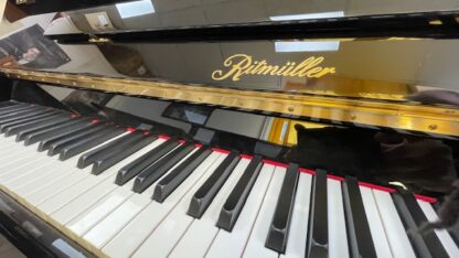 Piano droit Ritmüller UP110R2 noir 110 cm – Image 3
